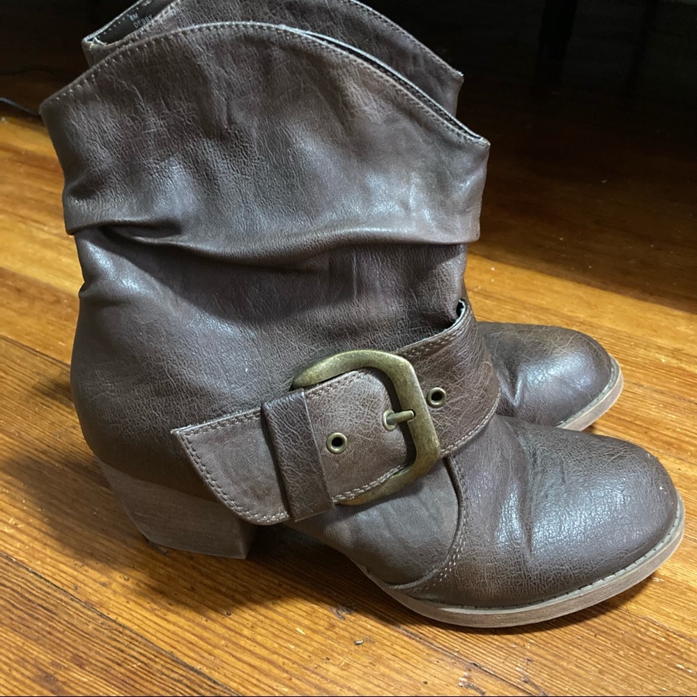 Brown boots size 8